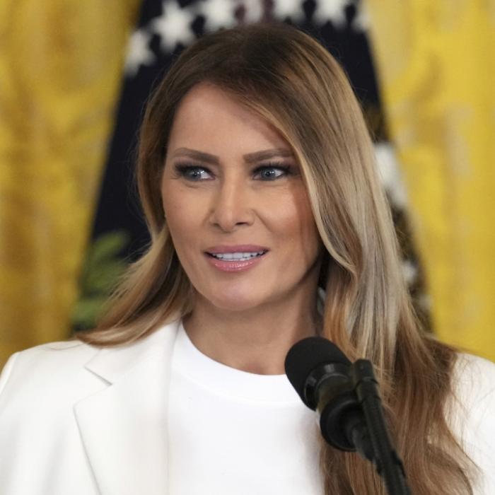 First Lady gedemütigt von Mann Donald Trump an diesem besonderen Tag