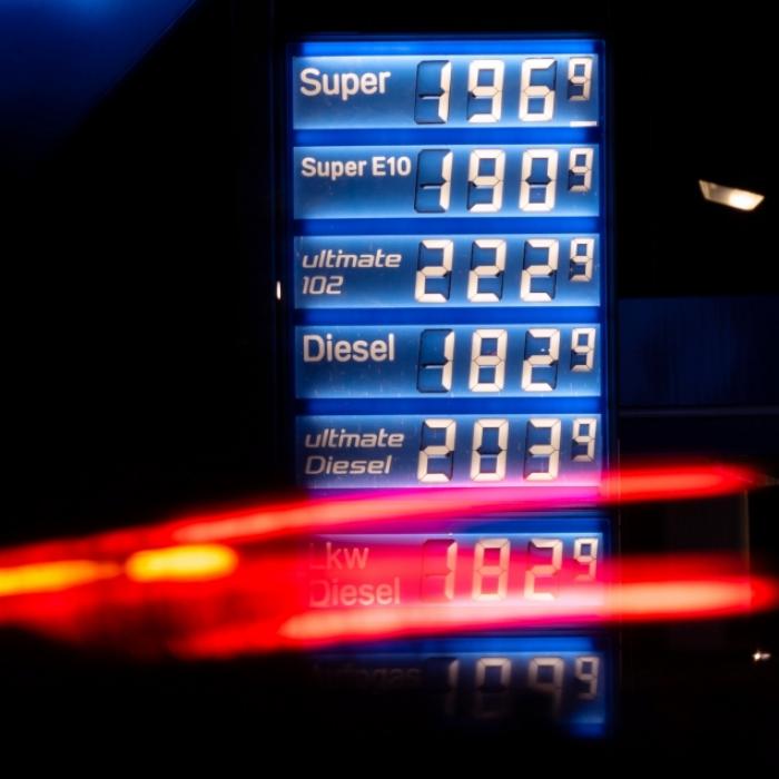 Sprit könnte schon bald günstiger statt teurer werden
