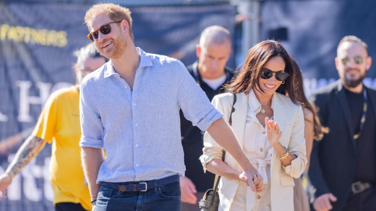 Prinz Harry und Meghan Markle pl&ouml;tzlich auf Kuschelkurs: Stecken hinter der &uuml;berraschenden Ann&auml;herung zum K&ouml;nigshaus niedertr&auml;chtige Motive? (Foto)