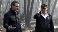 Das Archivfoto zeigt Gavin Newsom (l.) und Donald Trump nach der Waldbrandkatastrophe in Kalifornien im Jahr 2018.