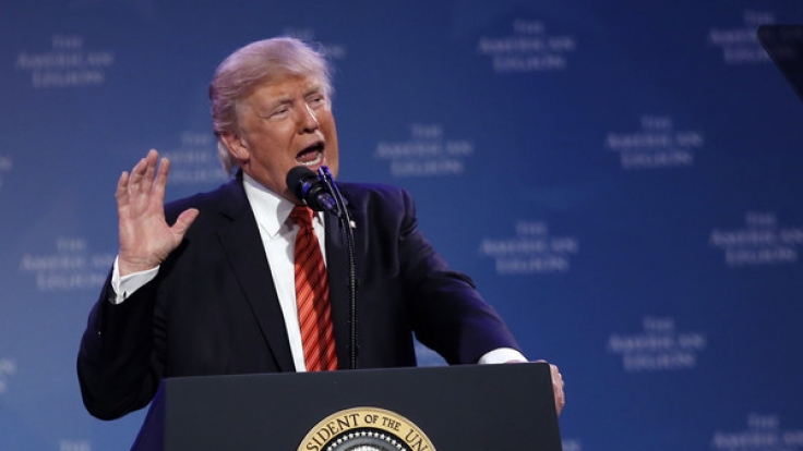 Studenten-Proteste organisieren sich gegen Donald Trump.