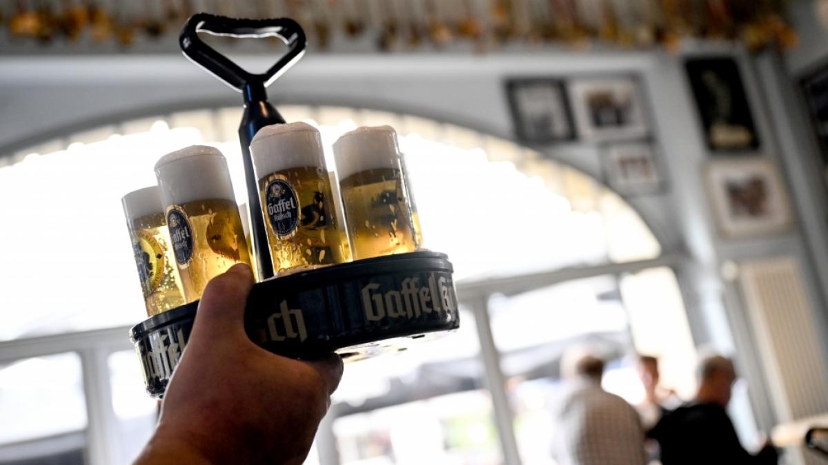 Neben Bier werden auch viele alkoholfreie Getr&auml;nke teurer - Coca-Cola zog die Preise bereits im September an.&nbsp; (Foto)