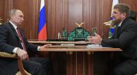 Ramsan Kadyrow (rechts) gilt als enger Vertrauter von Wladimir Putin.