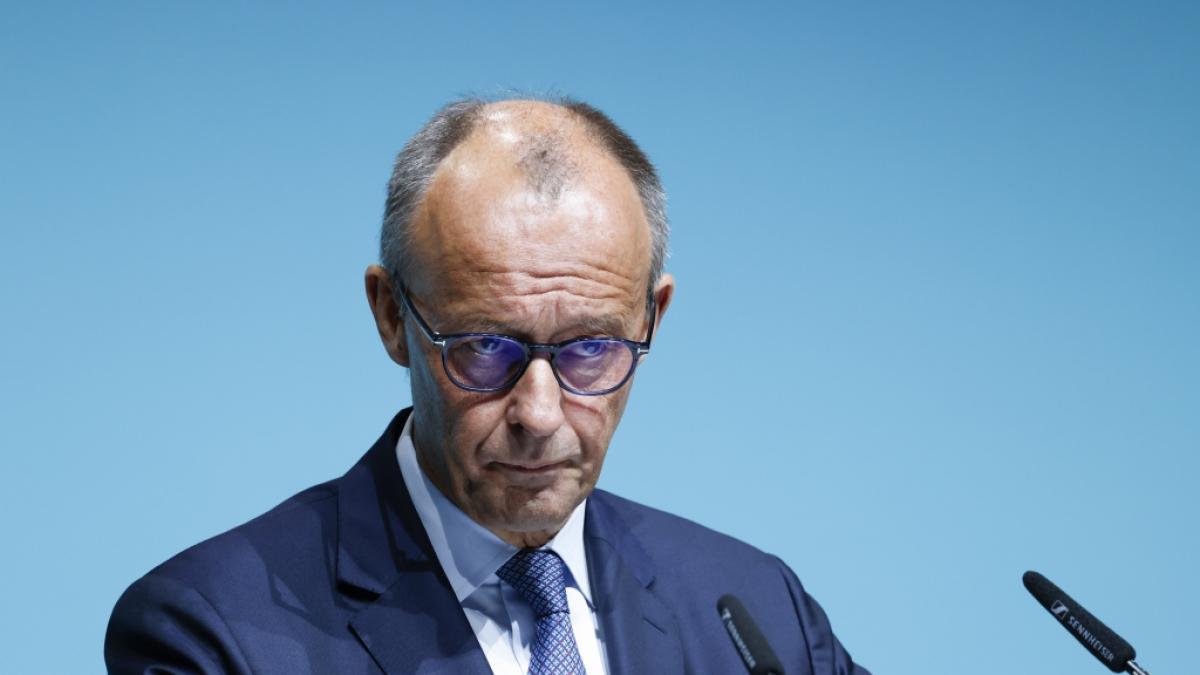 Bundeskanzler Friedrich Merz (CDU) st&uuml;rzt weiter ab. (Foto)