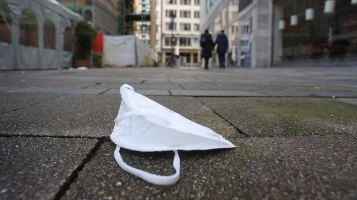 Deutschland macht sich locker: Zum 20. M&auml;rz sollen tiefgreifende Corona-Ma&szlig;nahmen abgeschafft werden, doch die Maskenpflicht wird beibehalten. (Foto)