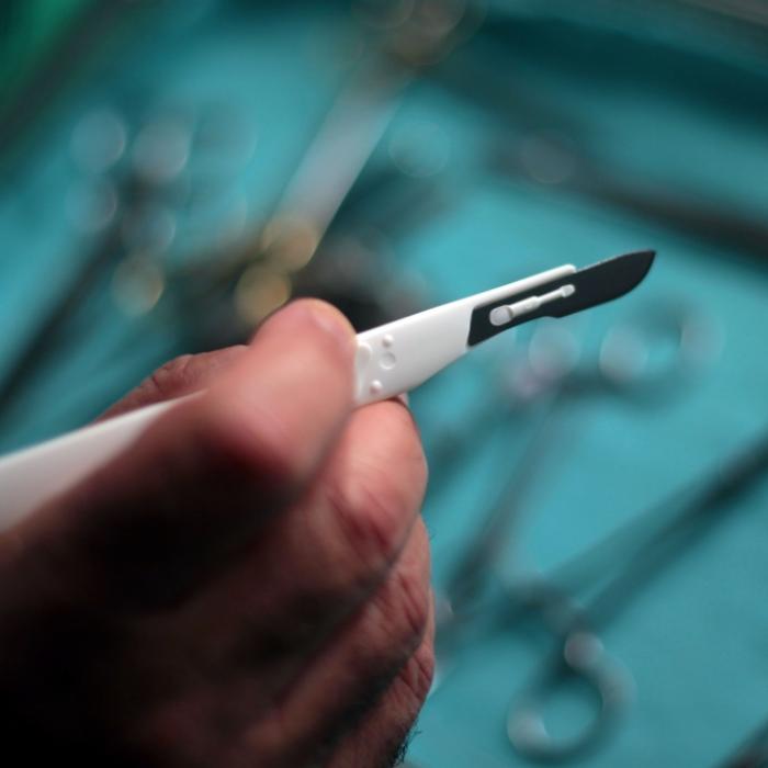 Toter Embryo aus Mädchen (7) herausoperiert
