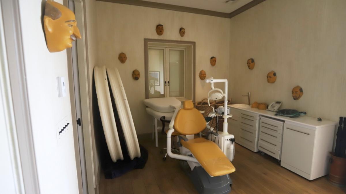 Dieses undatierte Foto, das von den Demokraten im House Oversight Committee ver&ouml;ffentlicht wurde, zeigt ein Zimmer auf der Insel von Jeffrey Epstein auf den US Virgin Islands. (Foto)