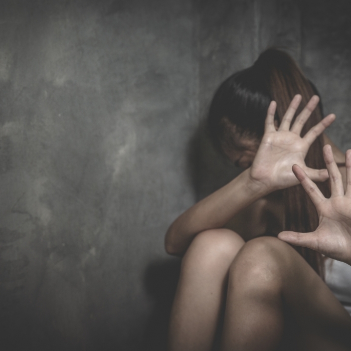 Mädchen (14) in Halloween-Nacht von 5 Sex-Tätern vergewaltigt