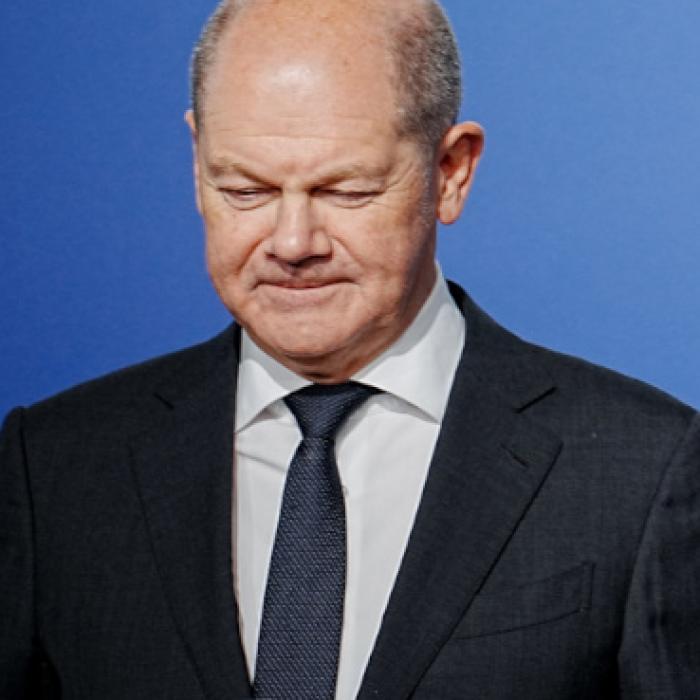 Zu wenige Arbeitskräfte! Bundeskanzler zählt deutsche Frührentner an