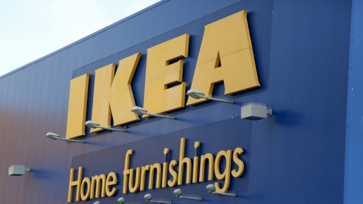 Ikea gibt Rabatt, wenn Schwangere auf ihre Werbung pinkeln.