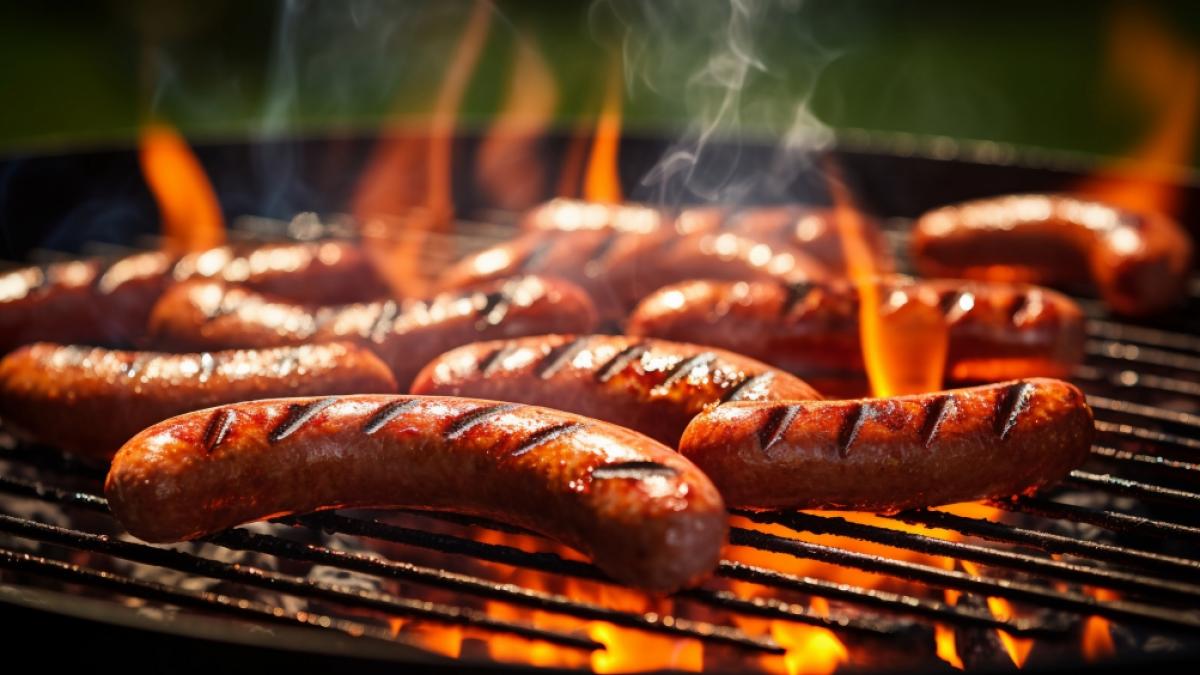Zum Start in die Grillsaison wollte &Ouml;kotest wissen, welche veganen Grillw&uuml;rstchen Verbraucher unbesorgt auf den Rost oder in die Pfanne legen d&uuml;rfen. (Foto)