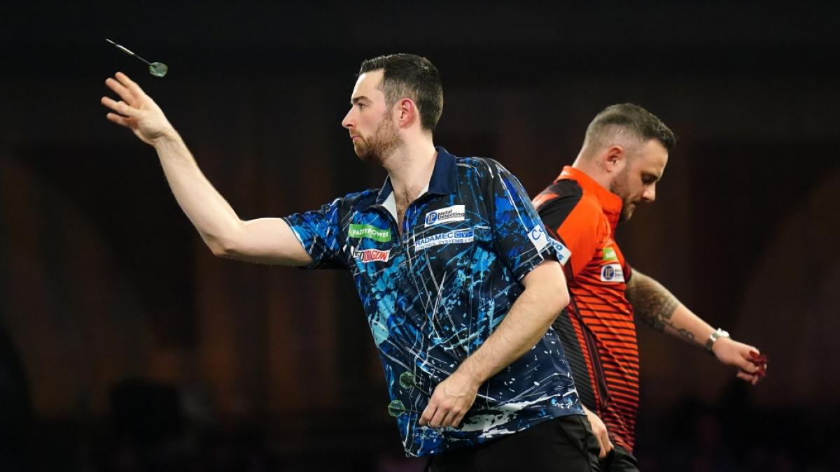 Es war DER Darts-Krimi in der letzten Session des Jahres 2023: Luke Humphries (li.) lieferte sich mit Joe Cullen (re.) einen erbitterten Kampf um den Einzug ins Viertelfinale der Darts-WM. (Foto)