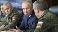 Wladimir Putin und Sergei Schoigu (l) beim Besuch eines Truppenübungsplatzes, auf dem das Militärmanöver Kaukasus 2020 durchgeführt wurde.