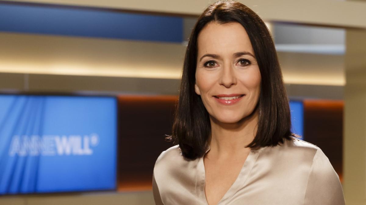 Die ARD-Talkerin Anne Will besch&auml;ftigt sich in ihrer Sendung am 20.03.2022 mit dem Thema Ukraine-Krieg. (Foto)