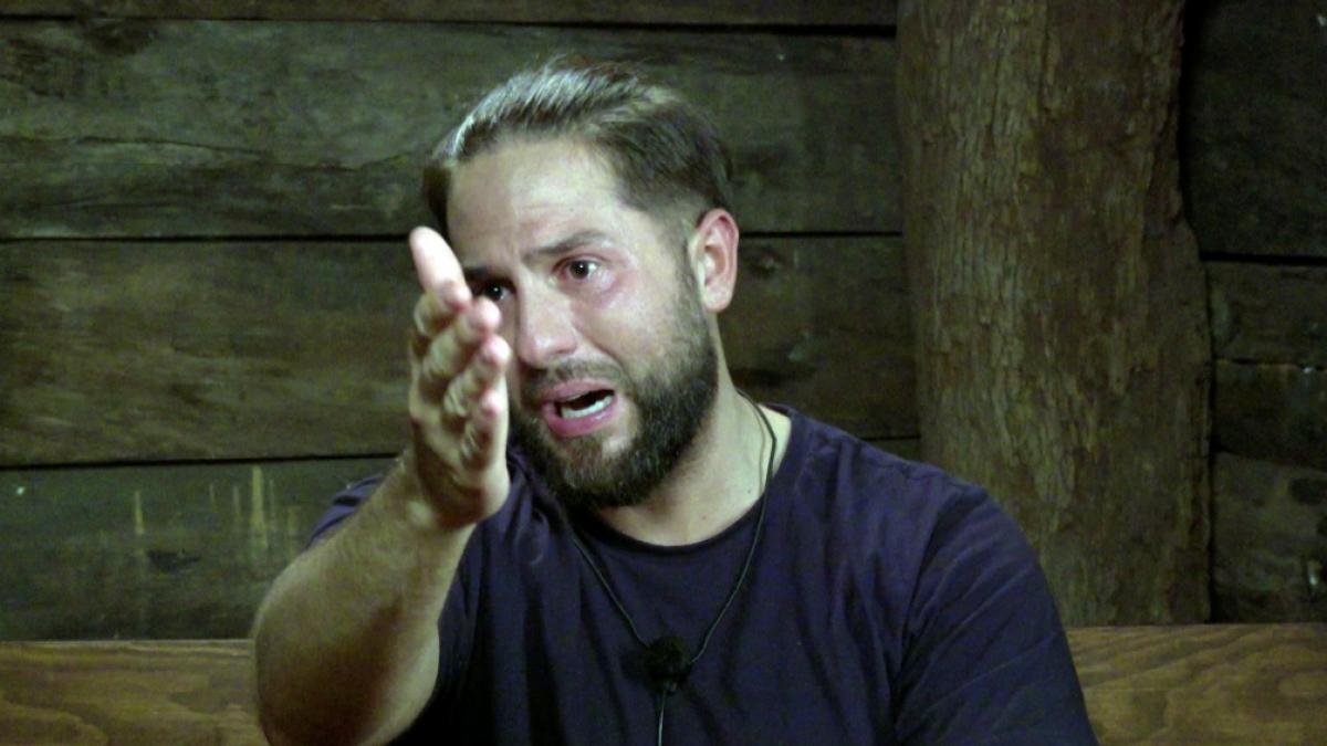 Maurice bricht in Tr&auml;nen aus, weil er sich blo&szlig;gestellt f&uuml;hlt. (Foto)