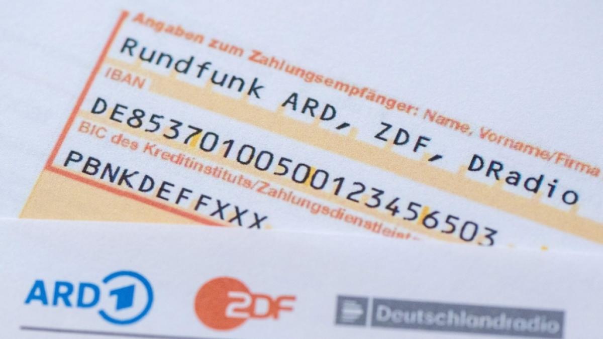 Wer seinen Wohnsitz ummelden oder sich vom Rundfunkbeitrag abmelden m&ouml;chte, sollte immer die Formulare auf der offiziellen Website nutzen, um Kosten zu vermeiden (Symbolfoto) (Foto)