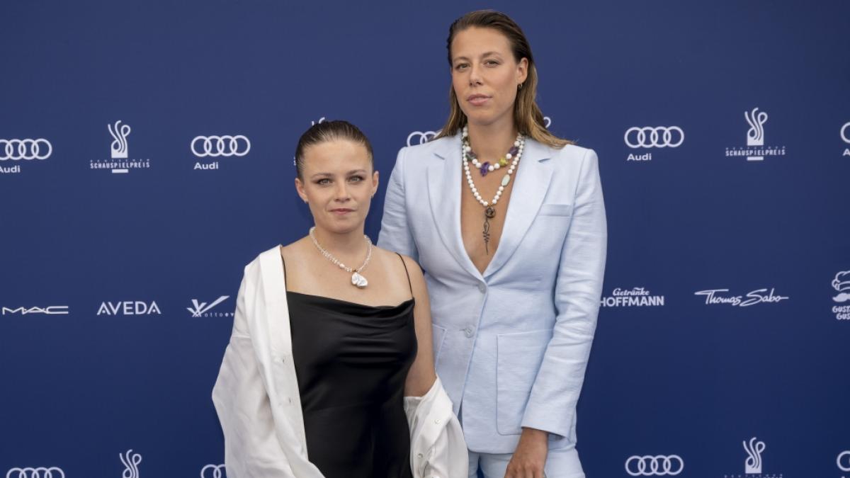 Jasna Fritzi Bauer ist mit der K&uuml;nstlerin Katharina Zorn zusammen. (Foto)