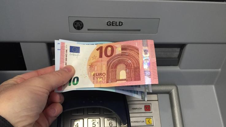 Bezahlen wir bald Strafzinsen auf unser Bargeld?