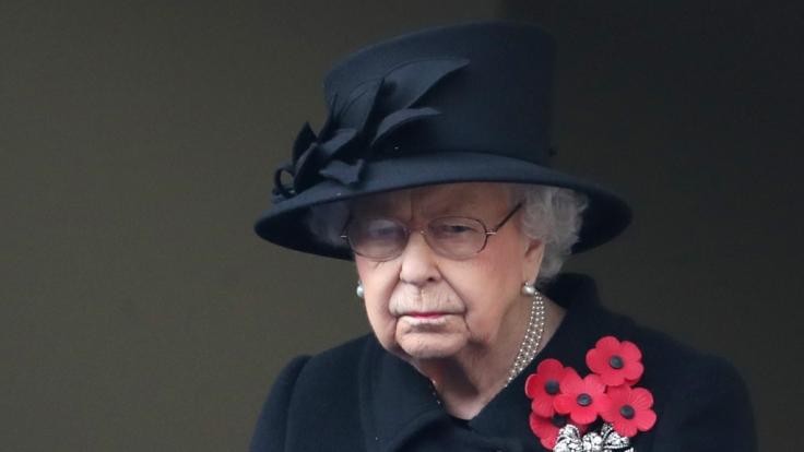 Sollte die Queen als Erste geimpft werden?
