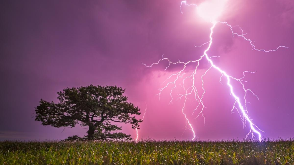 Am Wochenende herrscht Alarmstufe Rot in Deutschland durch aufziehende Gewitter. (Foto)