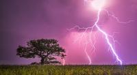 Am Wochenende herrscht Alarmstufe Rot in Deutschland durch aufziehende Gewitter.