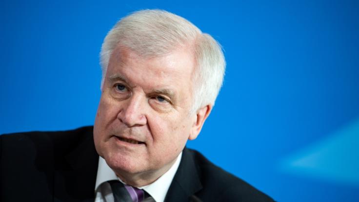 Horst Seehofer will Grenzkontrollen zur Schweiz.