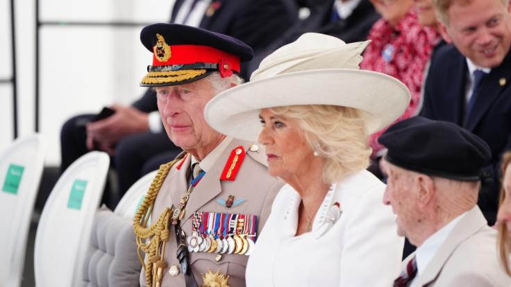 König Charles III. und Königin Camilla zeigten sich beim Gedenken an den D-Day sichtlich gerührt.