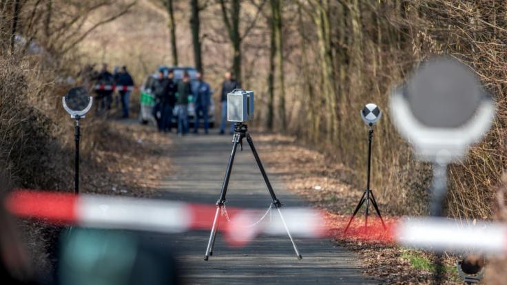 Der Fund einer nackten männlichen Leiche in Bayern gibt der Polizei Rätsel auf.