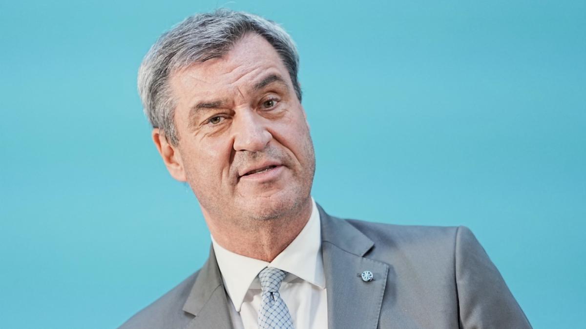 Markus S&ouml;der wird f&uuml;r ein neues Schwimmbad-Selfie heftig kritisiert. (Foto)