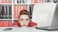 Schlechte Nachricht für alle, die im Büro arbeiten: Ihr Arbeitsplatz lässt Sie höchstwahrscheinlich schneller altern, als Ihnen lieb ist!