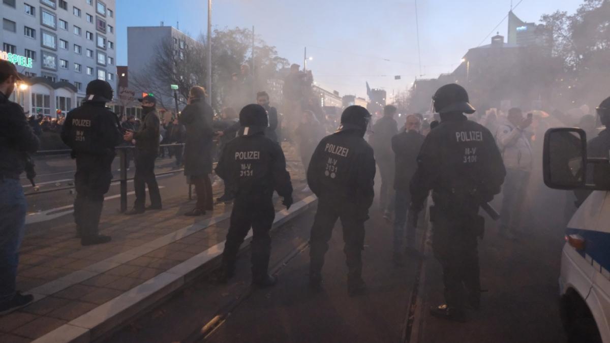 Die Anti-Corona-Demo in Leipzig ist eskaliert. (Foto)