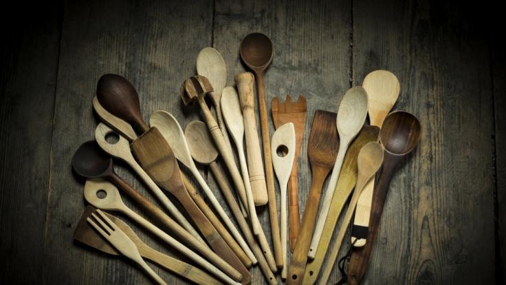 Holzlöffel sollte man gründlich reinigen.