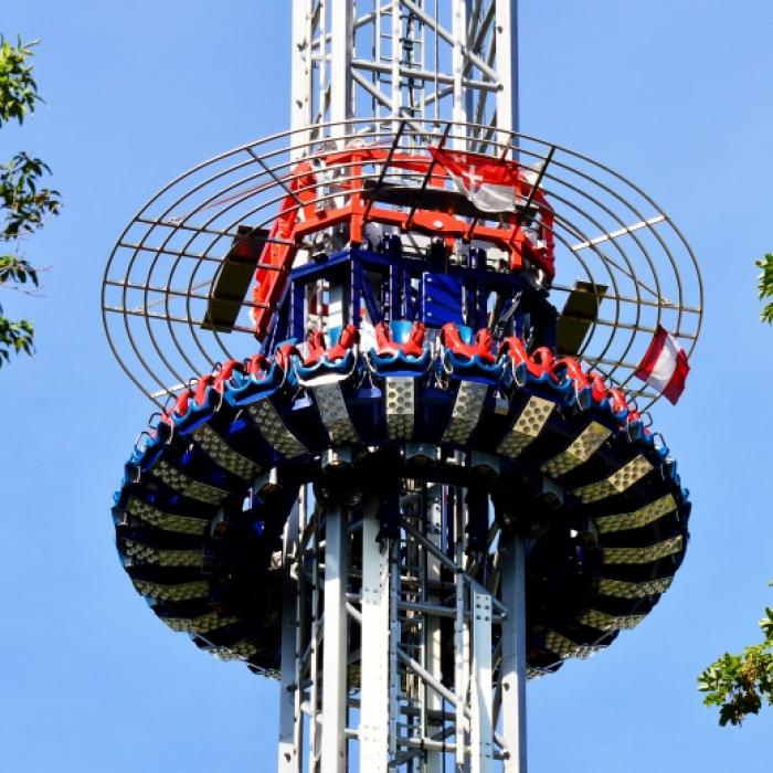 Teenie zu schwer für Achterbahn! 14-Jähriger stürzt aus Freifall-Turm in den Tod