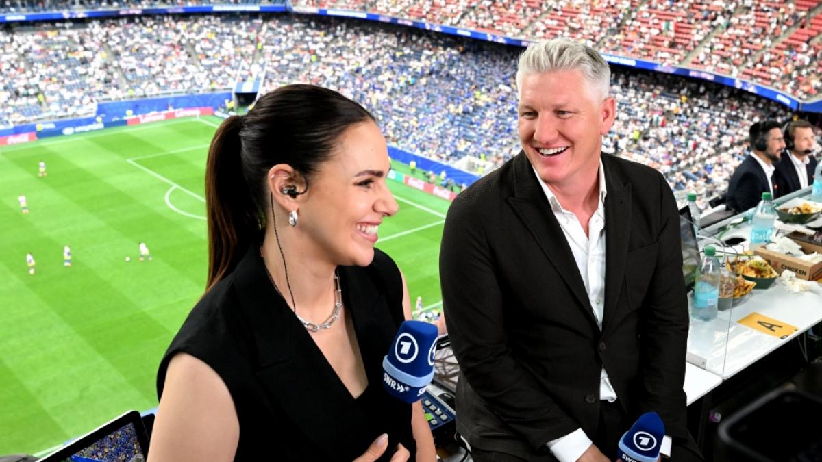 Schweini und Esther im WM-Ausnahmezustand: Dieses Duo l&auml;sst die Fans schw&auml;rmen. (Foto)