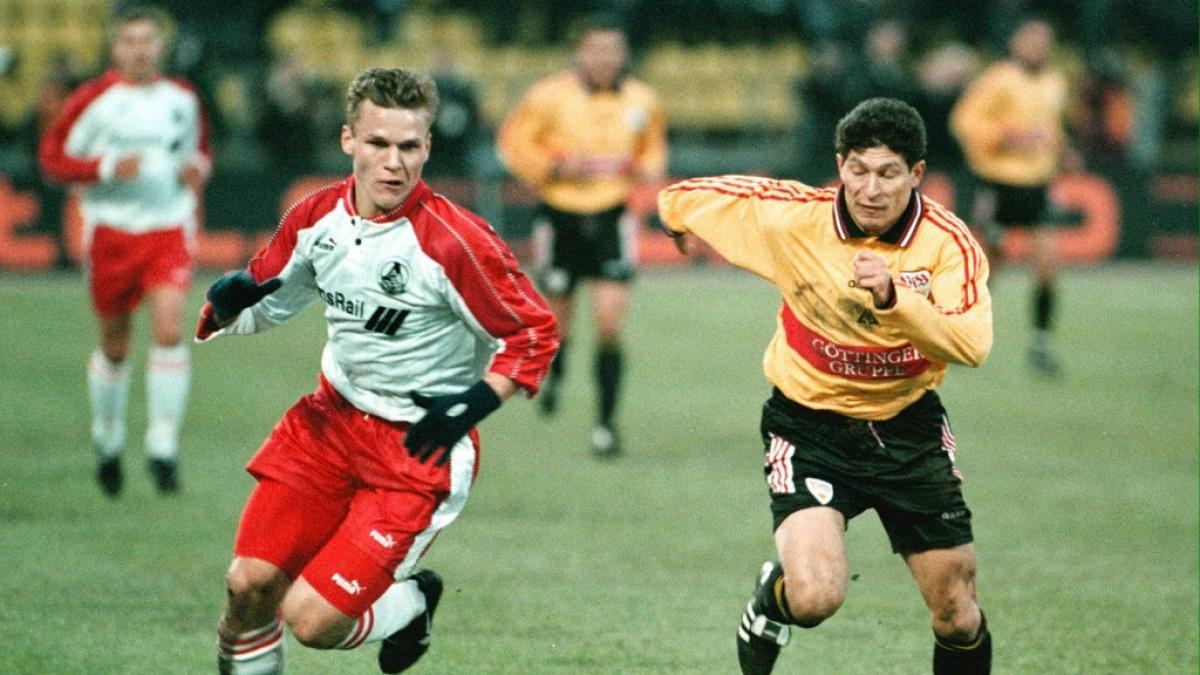 Der fr&uuml;here russische Fu&szlig;ballprofi&nbsp;Andrey Solomatin (l) k&auml;mpft im Ukraine-Krieg and er Seite einer Hooligan-Gruppe. (Foto)