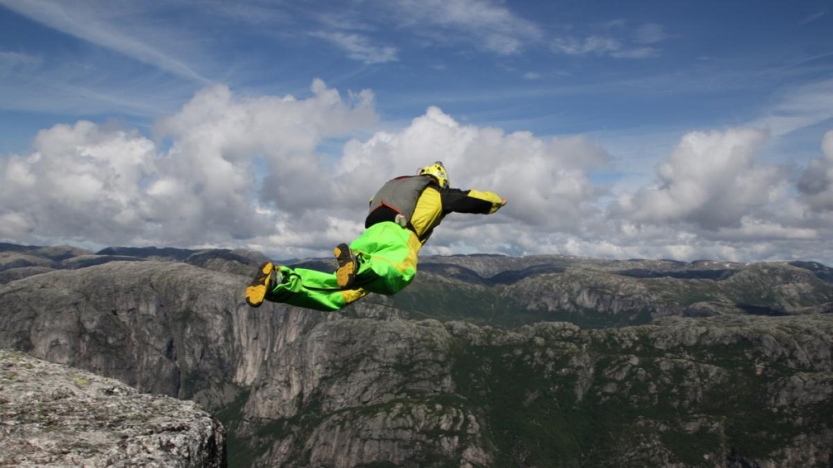 Ein britischer Base-Jumper (65) ist bei einem Sprung in den Dolomiten ums Leben gekommen. (Symbolfoto) (Foto)