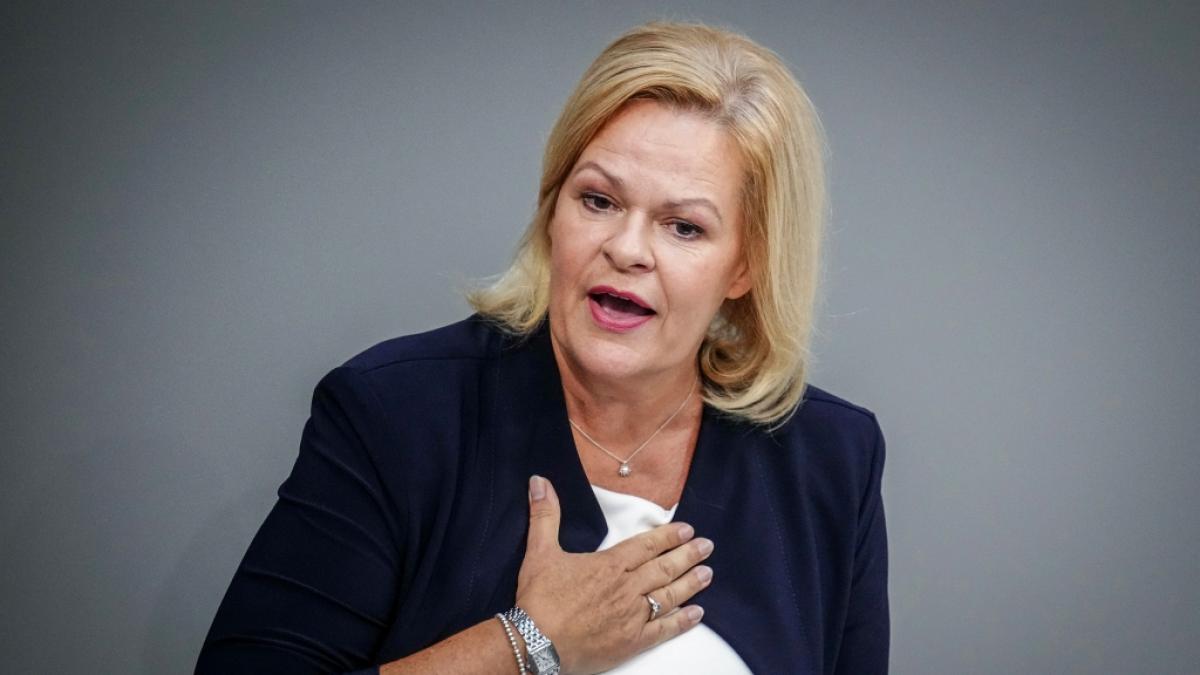 Die Union fordert von Bundesinnenministerin Nancy Faeser einen Wandel in der Migrationspolitik. (Foto)