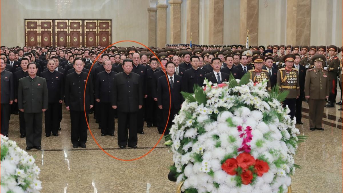 Auf diesem von der nordkoreanischen Regierung zur Verf&uuml;gung gestellten Foto besucht der nordkoreanische F&uuml;hrer Kim Jong Un den Kumsusan-Sonnenpalast in Pj&ouml;ngjang, Nordkorea. (Foto)