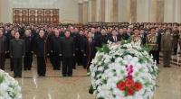 Auf diesem von der nordkoreanischen Regierung zur Verfügung gestellten Foto besucht der nordkoreanische Führer Kim Jong Un den Kumsusan-Sonnenpalast in Pjöngjang, Nordkorea.
