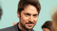 Lucas Bravo bei der Premiere von Staffel 3 von 