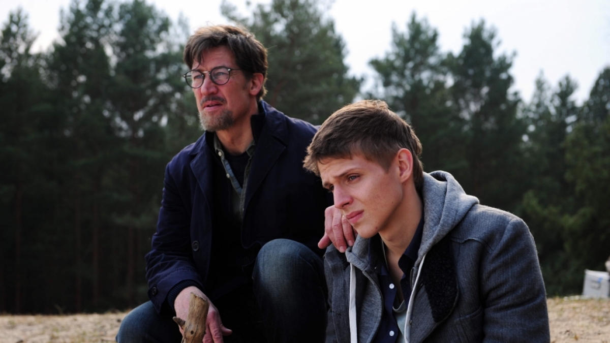 Claus und sein Sohn Sebastian besuchen den Ort, an dem die Leiche des damals zw&ouml;lfj&auml;hrigen Hannes gefunden wurde. (Foto)