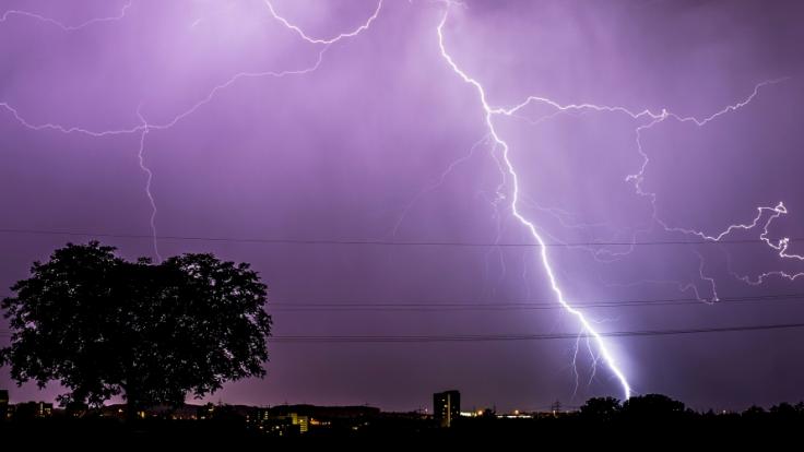 Tief Wanda bringt Gewitter nach Deutschland.