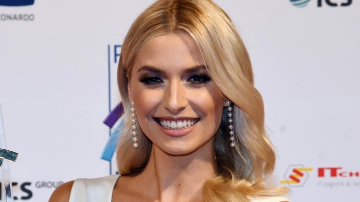 Lena Gercke ließ auf Instagram erneut ihre Brüste blitzen.