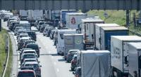 Ferienzeit ist Reisezeit - leider staut sich der Verkehr dann auch auf den Autobahnen in überdurchschnittlichem Maße.