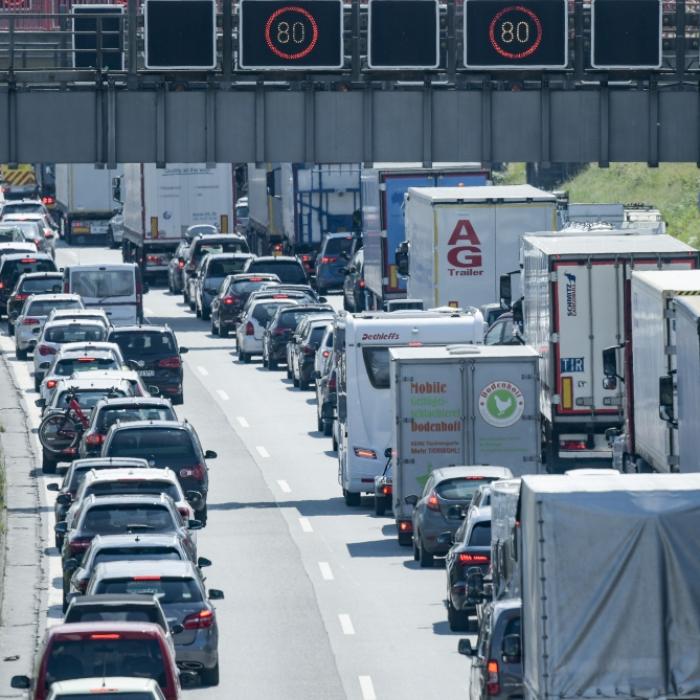 Verstopfte Autobahnen zum Sommerferienstart - HIER drohen heute Staus