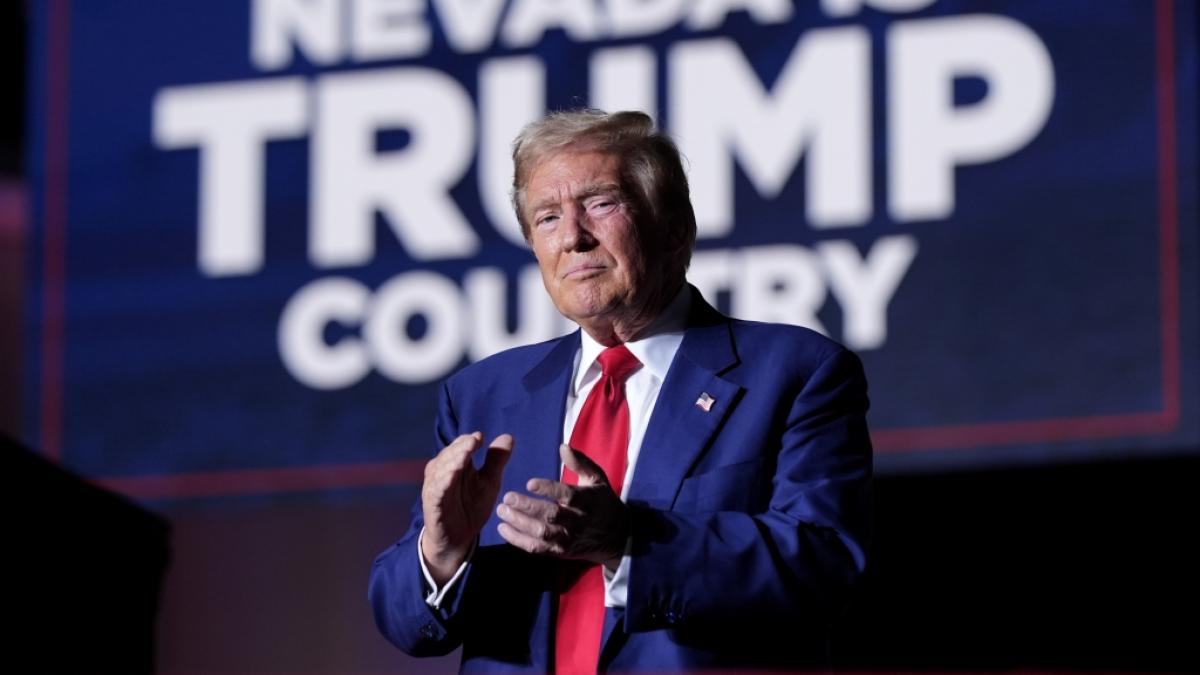 Donald Trump begr&uuml;&szlig;te bei einer Wahlkampfveranstaltung in Las Vegas den US-Latin-S&auml;nger Nicky Jam als Frau. (Foto)
