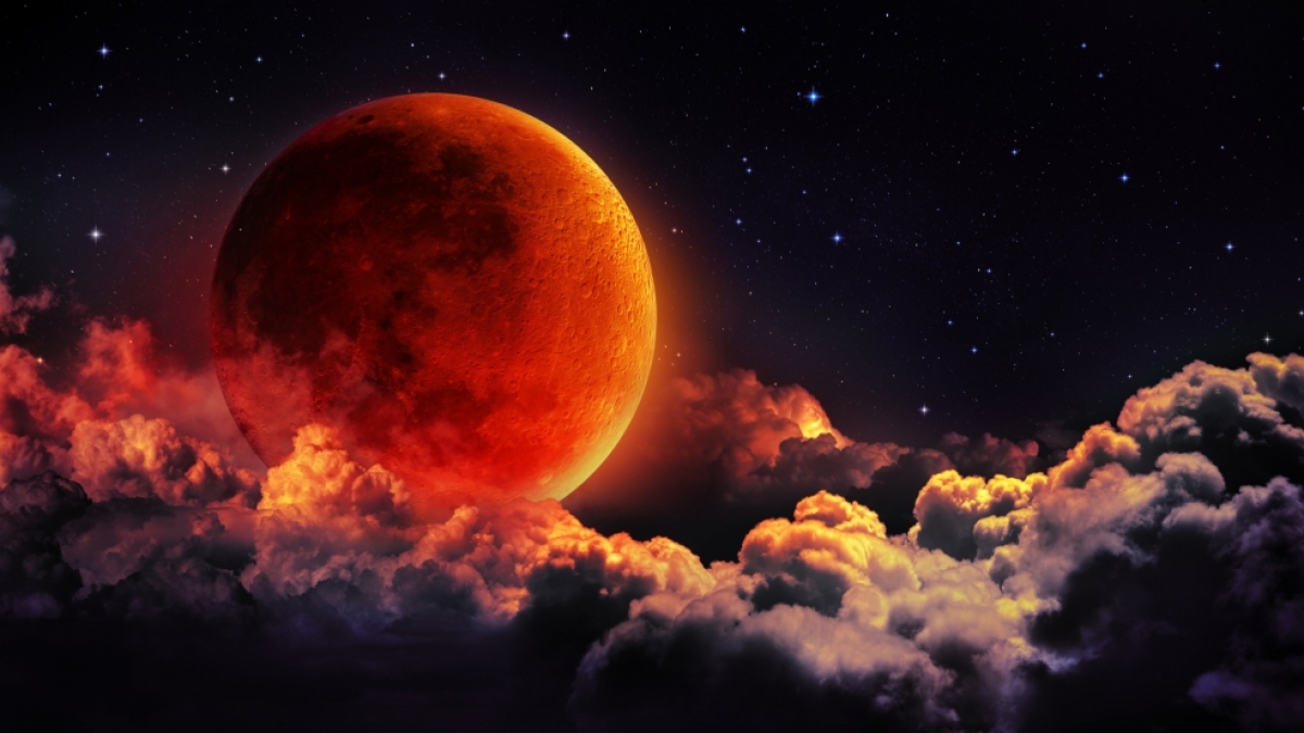 "Erdbeermond"! Der Vollmond im Juni erstrahlt in einem leichten Rot. (Foto)
