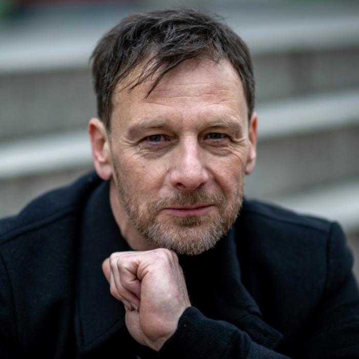 HIER ist der Schauspieler im Fernsehen zu sehen