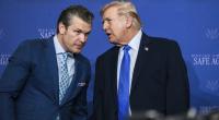 Donald Trump (rechts) könnte Pete Hegseth vor die Tür setzen.