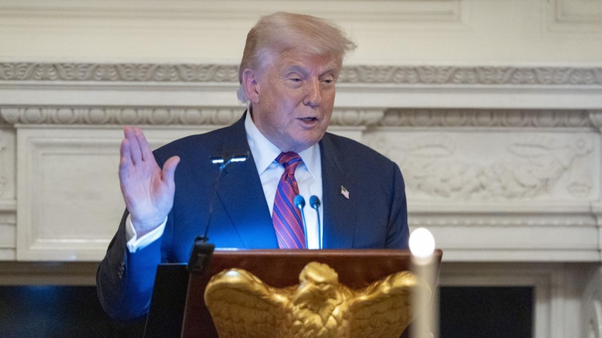 Donald Trump zeigt in einem KI-Video auf Truth Social die Verhaftung von Ex-US-Pr&auml;sident Barack Obama. (Foto)